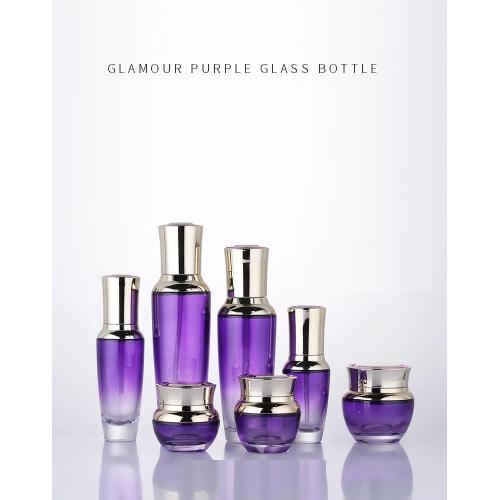 Ensemble de bouteille de soins de la peau de bouteille en verre violet