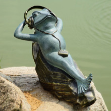 Modern animal statue cast metal funny frog sculpture for sale