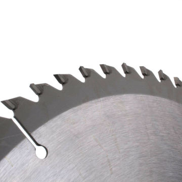 Saw Blade with Scraper for Cutting Wood