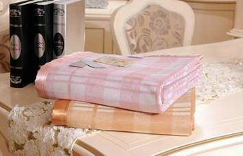 70" * 90" Breathable Soft 100% Silk Throw Blankets For Beds , Plaid Printed 400gsm
