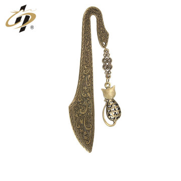 Hot selling products brass antique engrave customize bookmark with charm