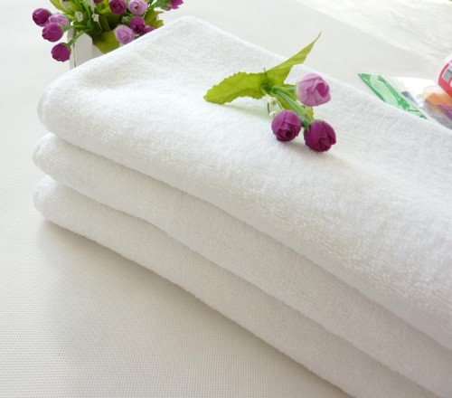 Mão branca elegante toalha toalha de Hotel em casa