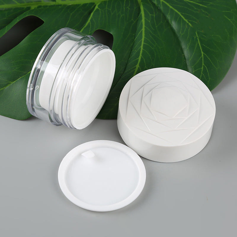 plast kosmetisk krämburk med vitt roslock