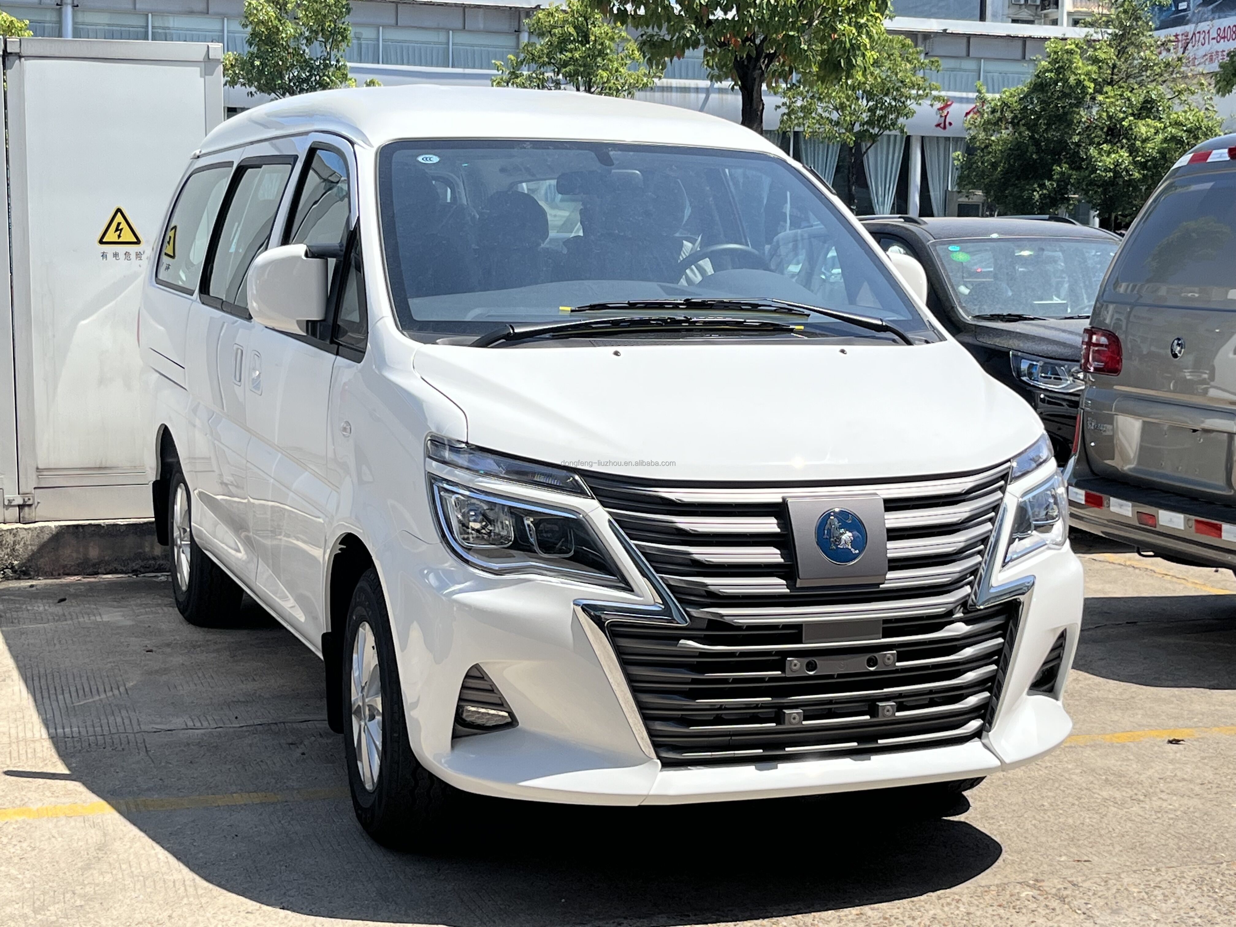 luxury and elegant chinese mvp car with practical and useful dongfeng electric M5 ev mpv