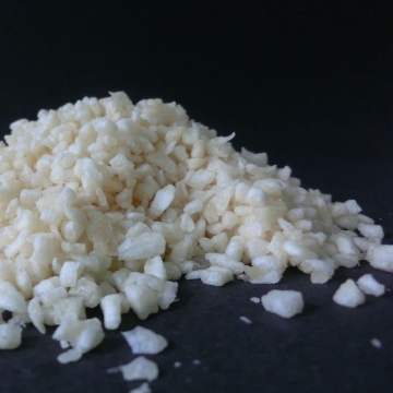 Vacuum fried in granules form garlic granules
