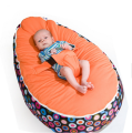 Confortable pouf chaise bébé couché lit