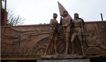 monumental sculpture,city sculpture