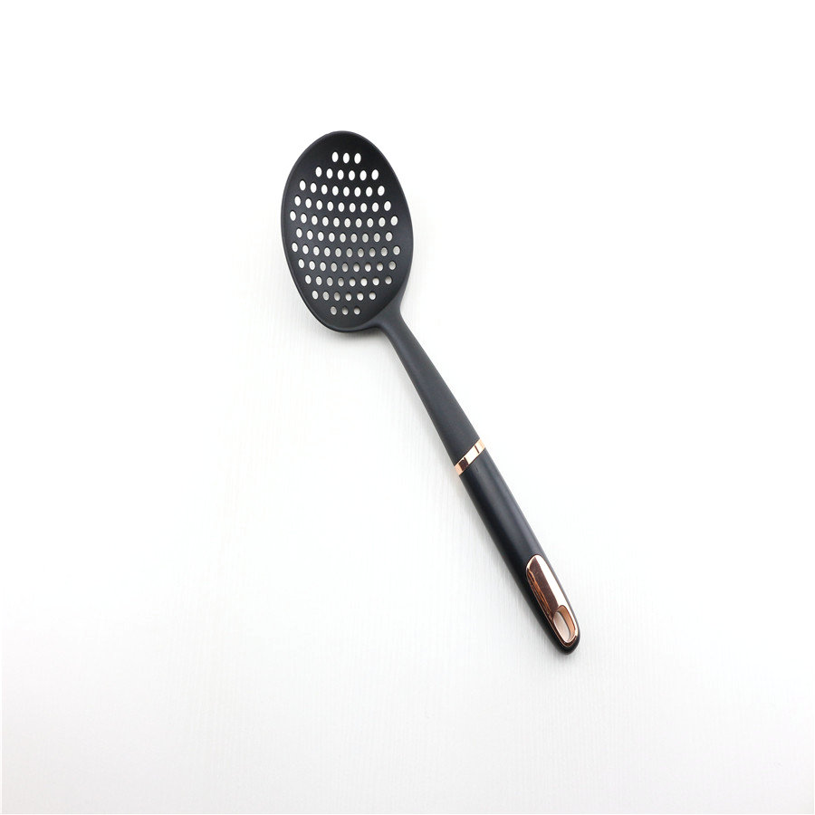 Utensile da cucina con schiumatore in nylon antiaderente per cucina