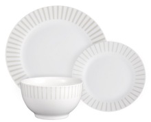 18 Piece Round Porcelain Dinner Set with decal