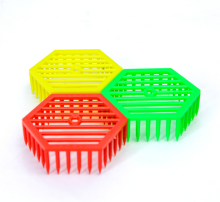 2020 Factory supply plastic wood bamboo beekeeping equipment bee queen cage with sponge