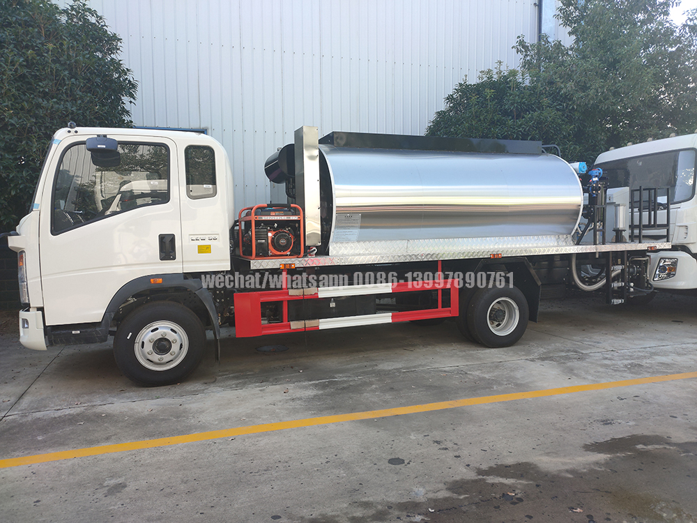 Asphalt Spraying Truck