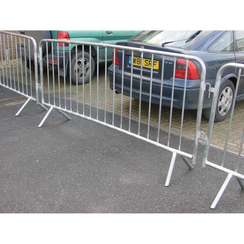 kualitas tinggi Galvanized Crowd Control Traffic Safety Barrier