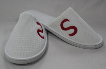 Customized soft sole indoor waffle slippers