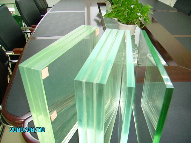 Hot Sell 0.38mm,0.76mm,1.52mm, 3.04mm clear and color wired pvb film laminated tempered glass