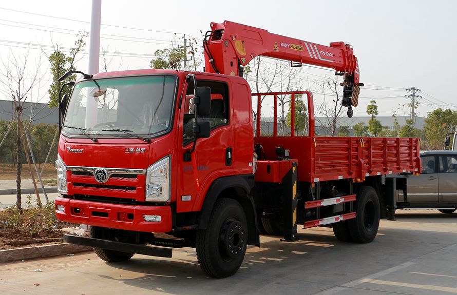 rear mounted crane truck 1