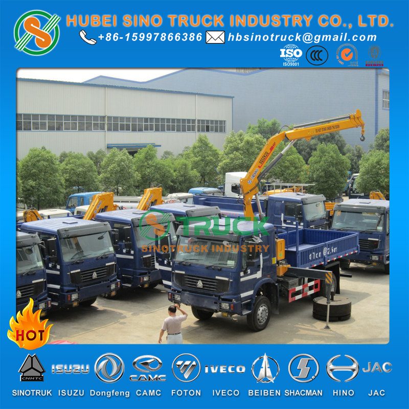 HOWO AWD Lorry Mounted Crane