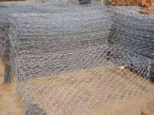 Hexagonal wire mesh gabion