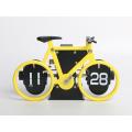 Bike Flip Flip Clock di atas meja