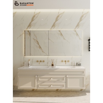 Французский тщеславный шкаф