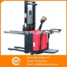 Automatic hydraulic lift stacker