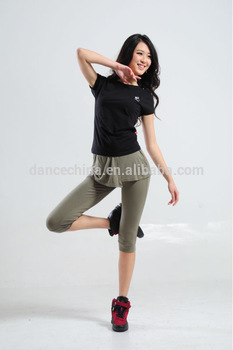 11212402 capri pants with skirt