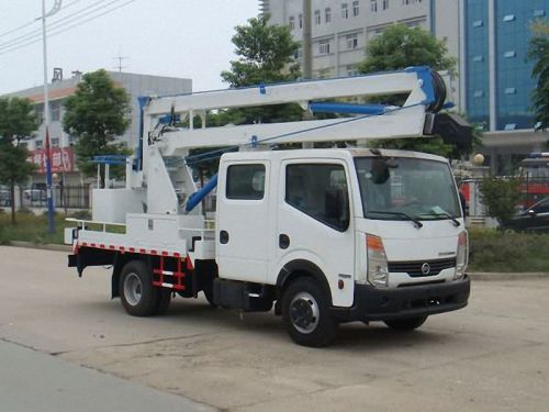 NISSAN 4X2 camion piattaforma a mano usati in vendita