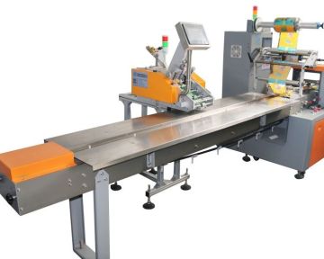 Speed adjustable packing machine for instant noodles