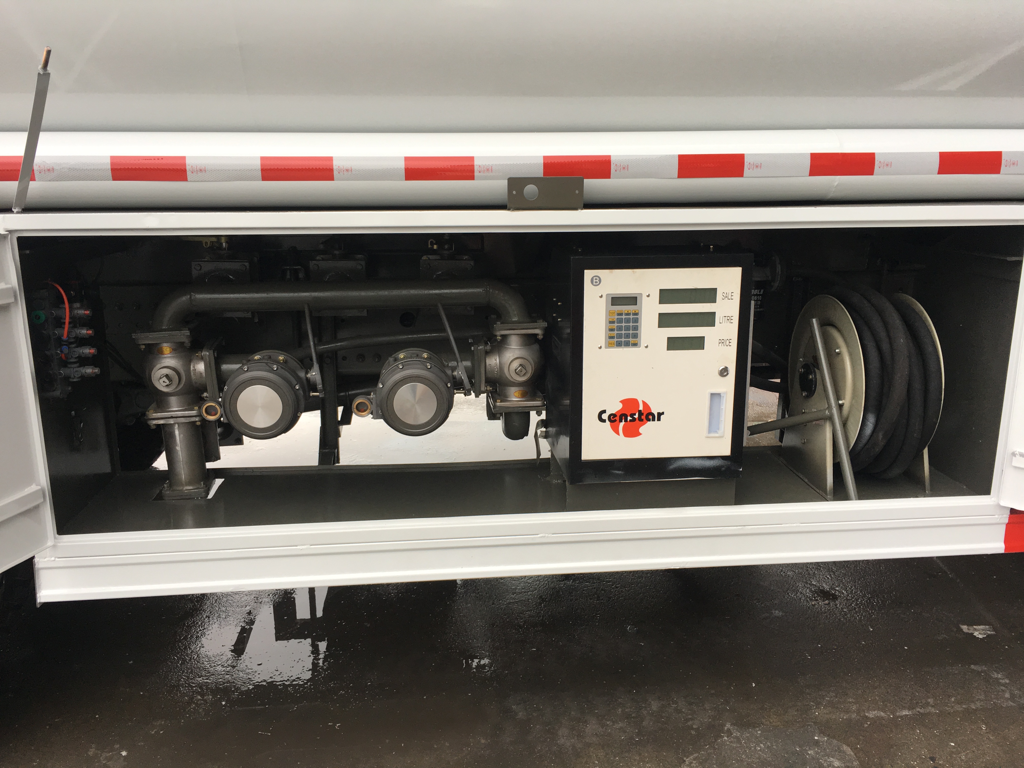 Sinotruk HOWO brand 20CBM Oil tanker truck Dispenser Fuel Truck