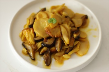 FROZEN STIR-FRIED MUSHROOMS-YOLK SAUCE