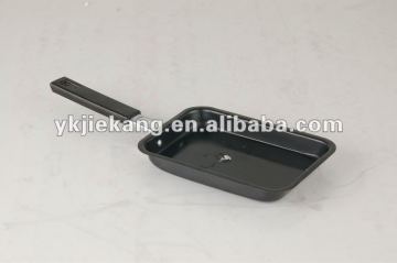 Non-stick omelet pan