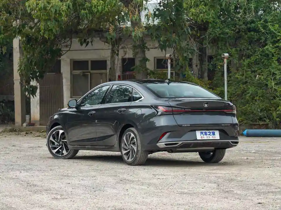 High Quality Full Configuration Gasoline Vehicles Changan Ruicheng Plus 2023 New Type with 5 Seats