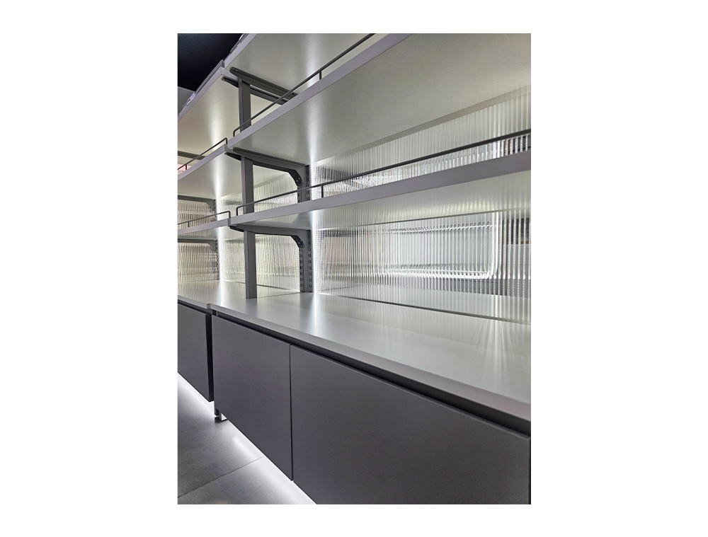 Yivli Akrilik Arka Panel Perakende Duvar Rafı x Fluted Acrylic Back Panel Retail Wall Shelf x