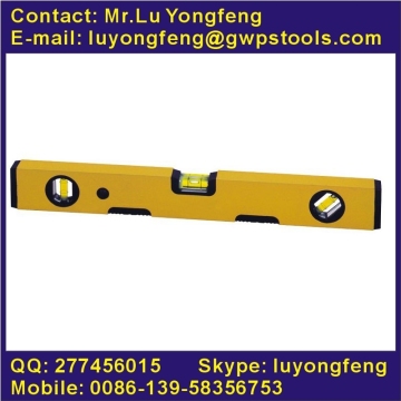 Spirit level with magnet on bottom