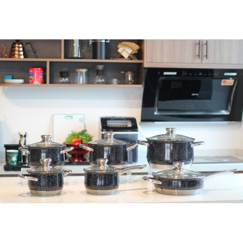 Black painting outside cookware set