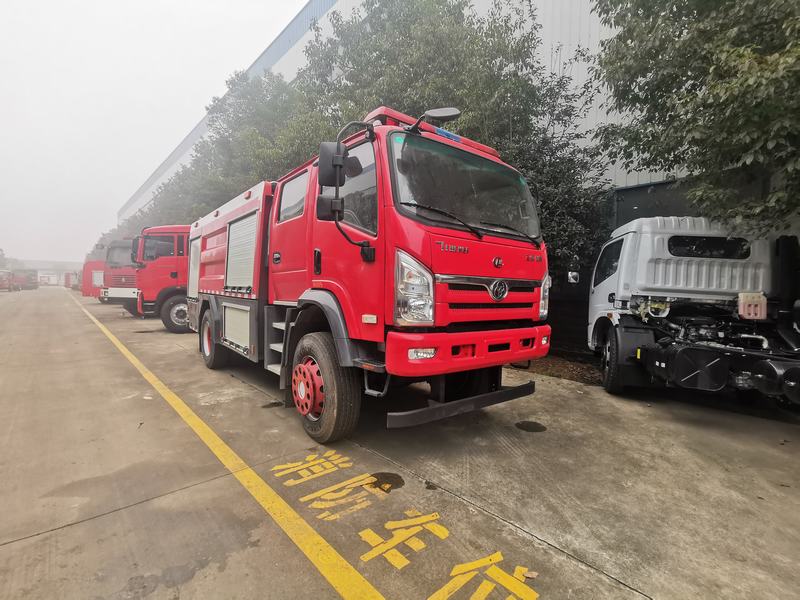 ناقلة صهريج مكافحة الحرائق الثقيلة شاحنة إطفاء
