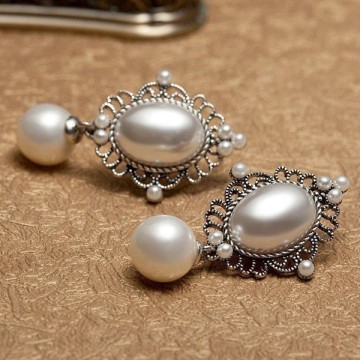 Costume Jewelry Vintage Pearl Earrings