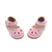 Sweet First Class Pink Hollow Squeaky Shoes Baby