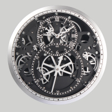 Silberne Uhr mit beweglichem Zahnrad für Wanddekoration