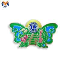 Emblema de distintivo de lapela em forma de borboleta colorida para presentes