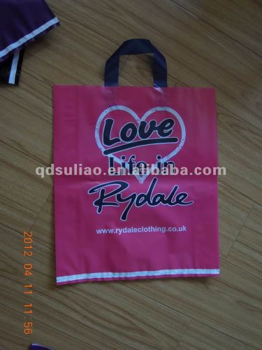 Shopping plastic bag with shoft loop handle