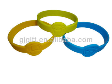 2014 promotional cheap silicone figured wristbands