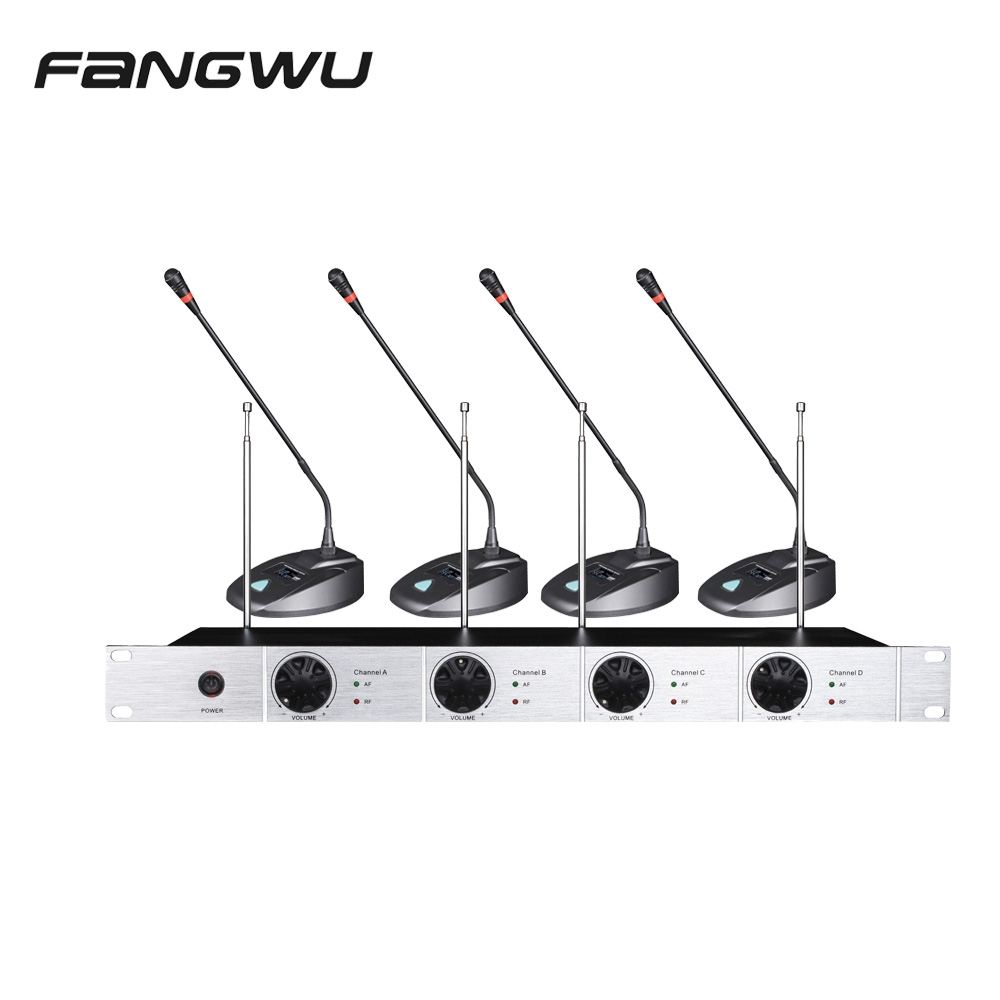 Wholesale 4 Channels Wireless Lavalier Mic Microphone With A Lapel