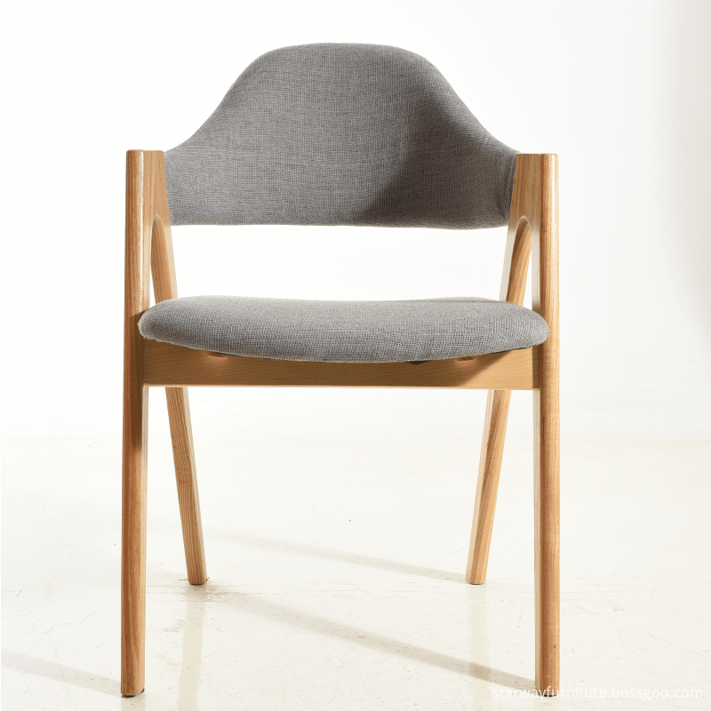 Tecido moderno cadeira de jantar estofada com pernas de madeira Restaurante