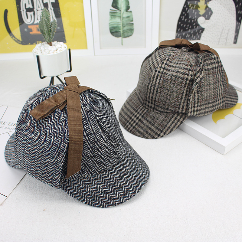 The same deerstalker hat as Sherlock Holmes (1)