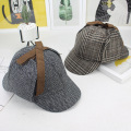 نفس قبعة deerstalker كما شرلوك هولمز