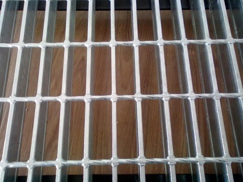 Hot dipped Galvanized serrated heavy duty Steel Grating