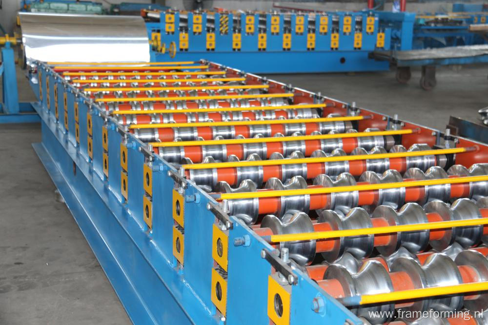 Trapezoid steel roof sheet roll forming machine