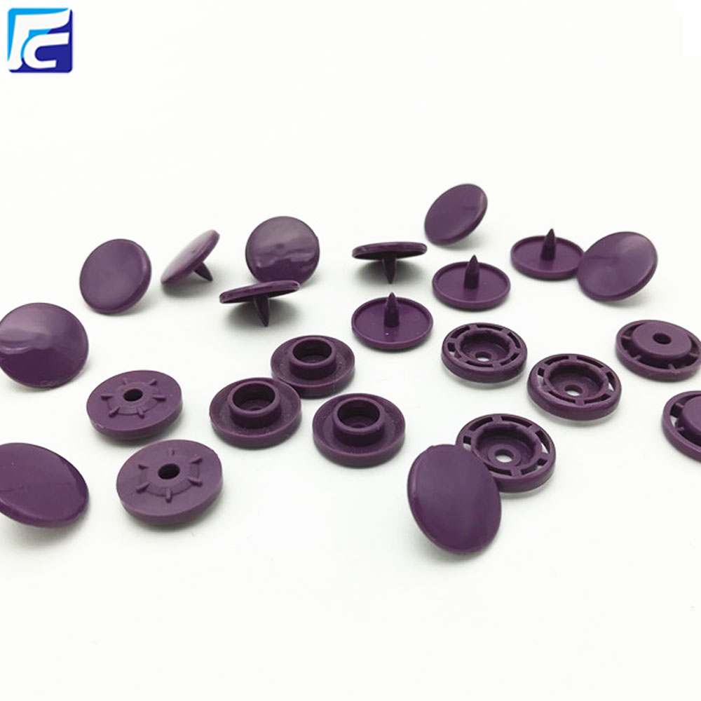 Four part plastic prongs snap button for bag