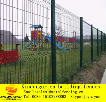 Cheap kindergarten playground steel mesh fences supermarket park security fence edges fashion building fences