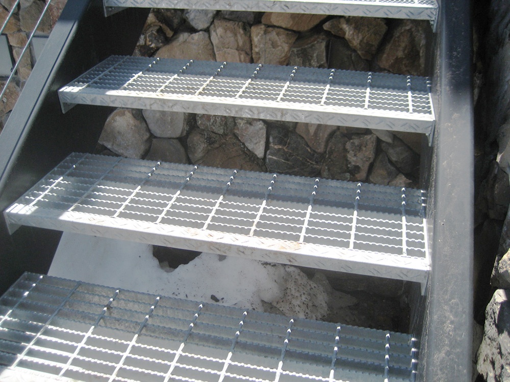 Industrial galvanized steel stair treads steel grating for outdoor projects